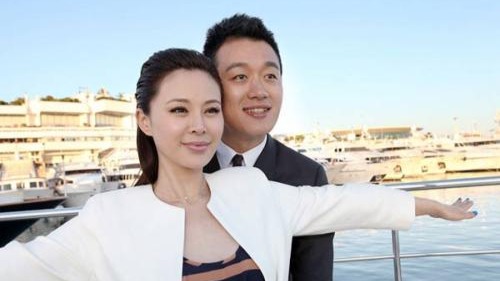 佟大為妻子：坐月子不見婆婆身影，她卻以孝心浸潤婆婆的晚年時光