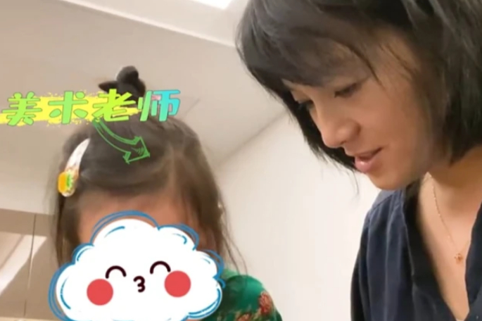 朱丹罕曬4歲女兒！穿裙子上躥下跳太活潑，曝二胎出生不久就爭寵