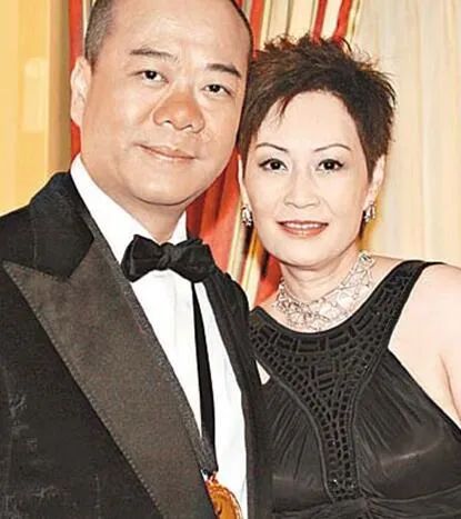 娛樂圈最低調的豪門女婿，老婆倒追他四年，結婚25年不用傳宗接代