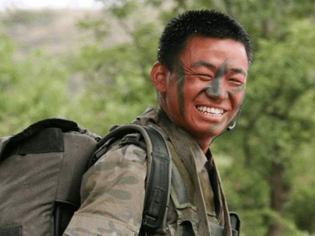 《士兵突擊》15年，7位主演出了3個影帝，一位配角卻遺憾去世