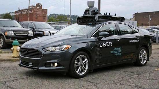 Robotaxi短兵相接：百度向左、滴滴向右