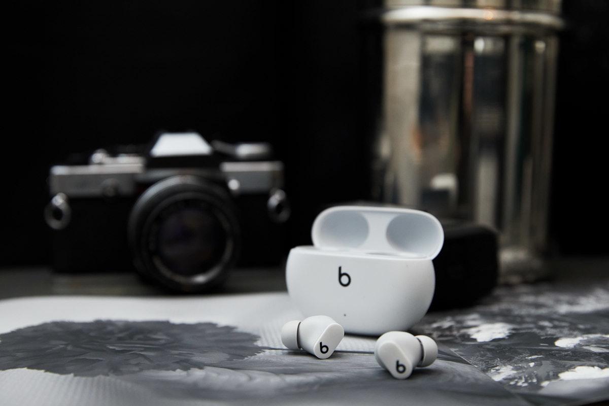 Beats Studio Buds 將於今年夏季推出，可視為 AirPods 的廉價版