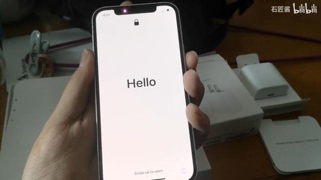 蘋果 iOS 15 重新設計 iPhone 啟用介面：毛玻璃 + 手寫字