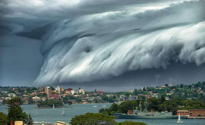 南亞9級大地震的真實場景，巨浪捲起50幾米高，這場面才叫恐怖！