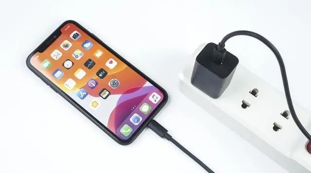 為什麼，蘋果iPhone13系列的快充功率提升有限？