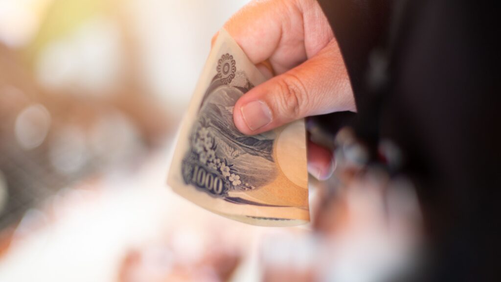 cash vs card in Japan - pay by cash