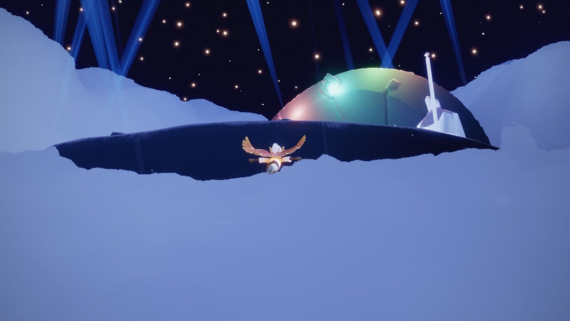 トンネルを抜けてすぐ、劇場が見えてきます。