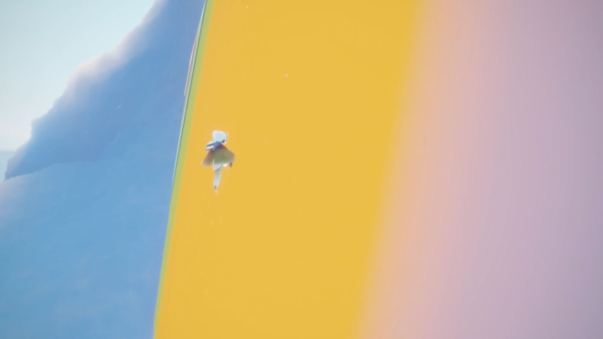 しばらく飛ぶとオレンジ色の壁が現れます。