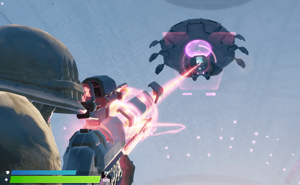 フォートナイトでUFOの操縦者にレールガンを当てるときに狙う位置