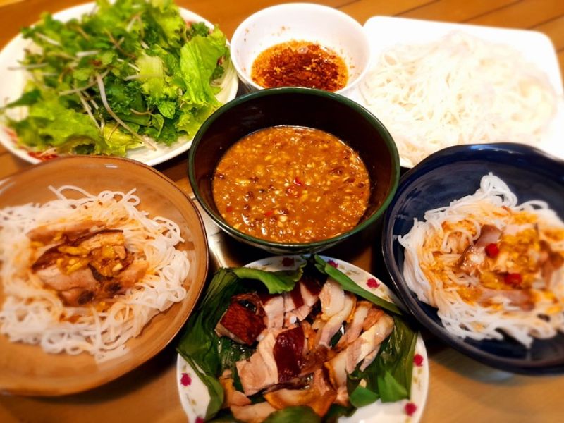 Ăn Gì Ở Đà Nẵng? Gợi Ý 5+ Quán Bún Mắm Nêm Ngon, Giá Bình Dân