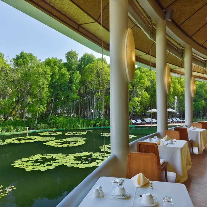 DL-HRES-Dreamland_Lake_Panorama_Restaurant_01