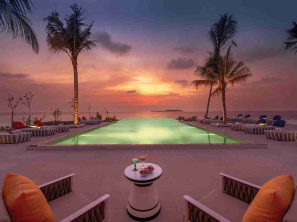 OBLU-SELECT-Lobigili-Swing-Bar-Pool-Side-at-Sunset-3