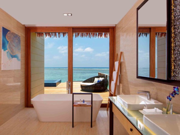 Overwater_Villa_with_Private_Pool2_Raddison_玩轉馬爾地夫