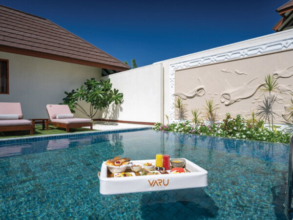 VARU-by-Atmosphere-Villas-Majlis-Floating-Breakfast-02.2022