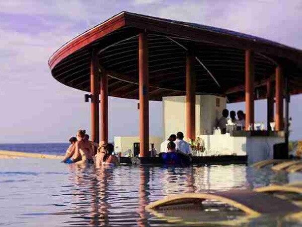 Wave Pool Bar_Restaurant1_Centara_Ras_Fushi_玩轉馬爾地夫