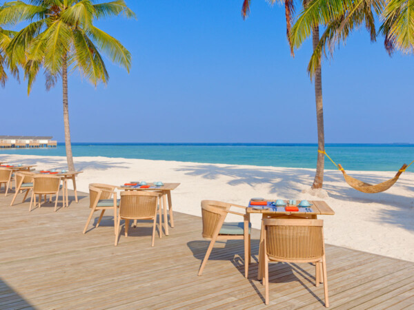 amaya-food-gallery_dining_beach-view_day