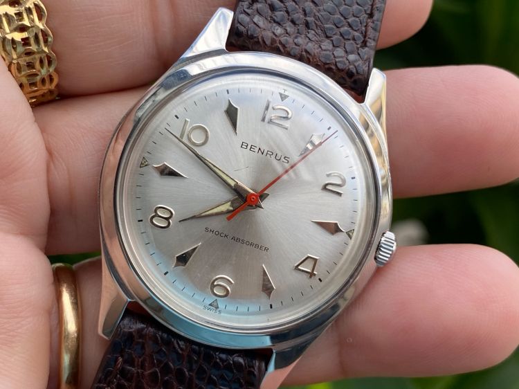 Đồng hồ Benrus Automatic Cal. chính hãng Thụy Sĩ sản xuất. Zin hết trừ dây  và khóa.