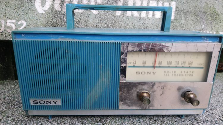 Radio Sony xưa hát tốt. Giá  đồng. Bên mua trả ship