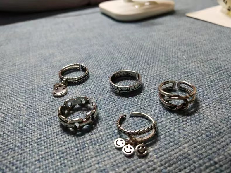  【レディース  オシャレ シルバーリング】  指輪 サイズフリー 調節可能  リング 銀  30種以上デザイン シルバー925741111