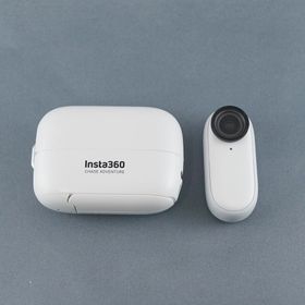 Insta360 Go2 32GB アクションカメラ USED美品 本体+ケース ハイパーラプス スロー 手ブレ補正 静止画 動画撮影 小型 軽量 完動品 S CP5568(ビデオカメラ)