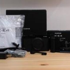 Fujifilm X-E4 ブラック＋純正レザーケース、純正レザーストラップ