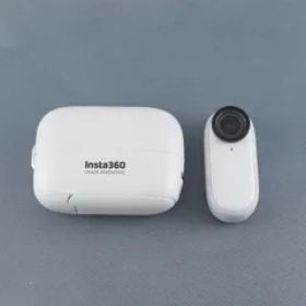 Insta360 Go2 32GB アクションカメラ USED美品 本体+ケース ハイパーラプス スロー 手ブレ補正 静止画 動画撮影 小型 軽量 完動品 S CP5568