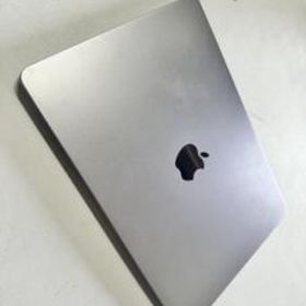 Macbook Air M2 13インチ スペースグレイ Apple