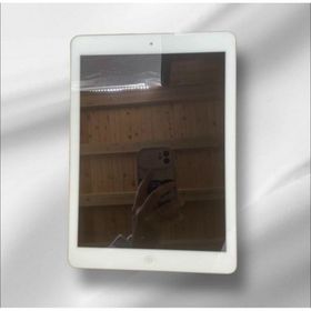 アップル(Apple)のiPad Air本体（A1474）16GBシルバーWi-Fiモデル(タブレット)