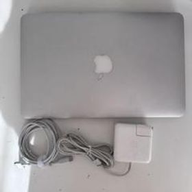 Apple MacBook Air A1465 11インチ early 2015