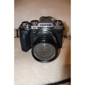 フジフイルム(富士フイルム)のミラーレスデジタルカメラ X-T5 シルバー XF18-55mmF2.8-4 R(ミラーレス一眼)