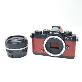 【中古】 《並品》 Nikon Z fc Z 28mm F2.8（SE）レンズキット プレミアムエクステリア張替済み 【モニター部組部品交換/各部点検済】 [ デジタルカメラ ]