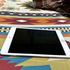 アップル(Apple)のipad mini4(タブレット)