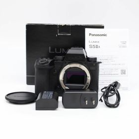 パナソニック(Panasonic)のショット数7943 ほぼ新品 LUMIX DC-S5M2X ボディ 番:526(ミラーレス一眼)