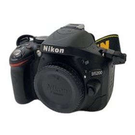 Nikon◆デジタル一眼カメラ D5200 ダブルズームキット [ブラック]
