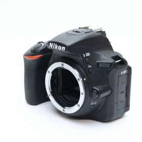 【中古】 《難有品》 Nikon D5600 ボディ [ デジタルカメラ ]
