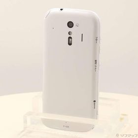 〔中古〕FUJITSU(富士通） らくらくスマートフォン 32GB ホワイト F-42A docomoロック解除SIMフリー〔295-ud〕