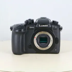 パナソニック Lumix DC-GH5 新品¥89,600 中古¥45,000 | 新品・中古の