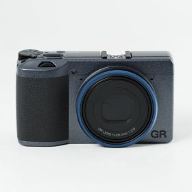 RICOH リコー GR IIIx Urban Edition メタリックグレー デジタルカメラ ネイビー 焦点距離 40mm / 24.2M APS-Cサイズ 大型CMOSセンサー搭載 GR3x #13673