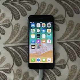 Apple iPhone 7ブラック 本体