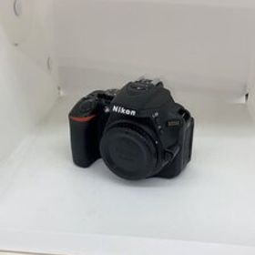 Nikon◆デジタル一眼カメラ D5500 18-140 VR レンズキット [ブラック]