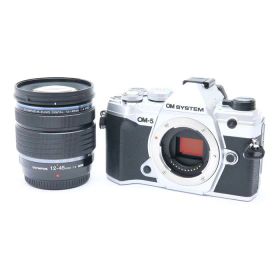 【中古】 《美品》 OM SYSTEM OM-5 12-45mm F4.0 PRO レンズキット シルバー 【リアラバー部品交換/各部点検済】 [ デジタルカメラ ]