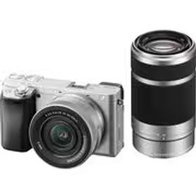 ソニー SONY α6400 ダブルズームレンズキット ILCE-6400X S シルバー [ボディ APS-Cサイズ ミラーレスカメラ＋交換レンズ「E PZ 16-50mm F3.5-5.6 OSS II」＋「E 55-210mm F4.5-6.3 OSS」]