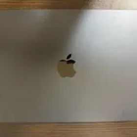 【ほぼ新品】Apple M2 MacBookAir 13インチ 充放電回数1回