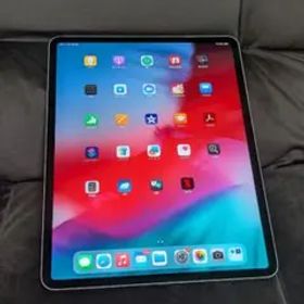 iPad Pro 12.9インチ(第3世代) ※カメラキズあり