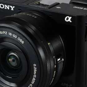 SONY α6000/限定解除済/即撮影セット/軽量本格一眼 SELP1650