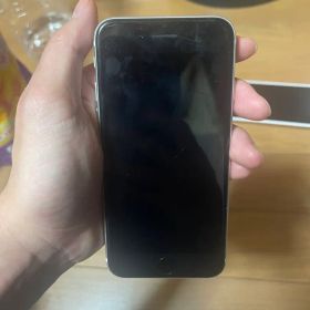 Apple iPhone SE2 本体 バッテリー82% Free Sim