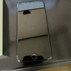 Apple iPhone 7 128GB ブラック SIMなし