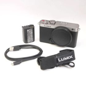 Panasonic パナソニック LUMIX DC-S9 ミラーレス一眼カメラ