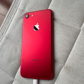 Apple iPhone 7 (レッド) 本体