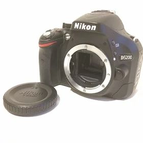 【中古】Nikon デジタル一眼レフカメラ D5200 レンズキット AF-S DX NIKKOR 18-55mm f/3.5-5.6G VR付属 ブラック D5200LKBK